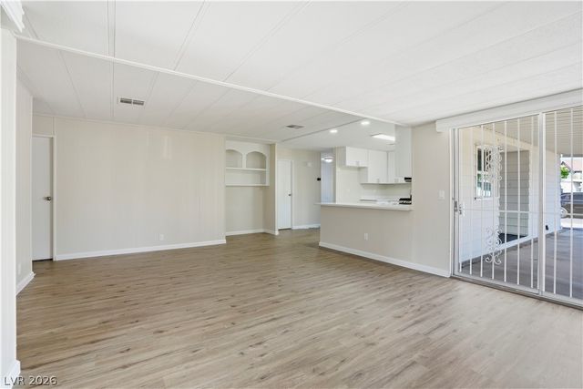 136 Sir George Drive, Las Vegas, NV 89110