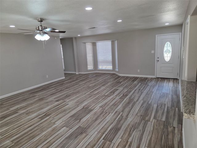 592 River Plantation Drive, Conroe, TX 77302