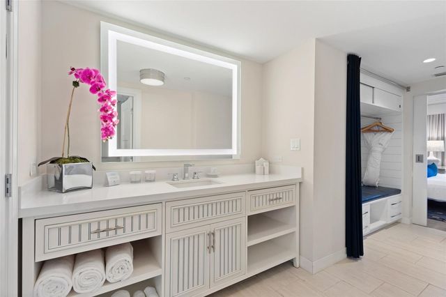 240 SANDS POINT ROAD 4104, Longboat Key, FL 34228