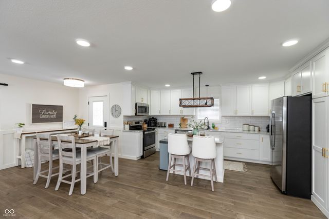 1716 Bell Ford Drive W, Seymour, IN 47274