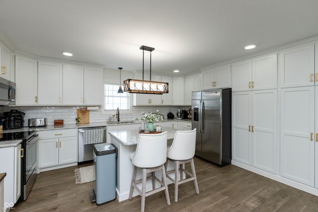 1716 Bell Ford Drive W, Seymour, IN 47274