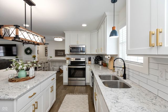 1716 Bell Ford Drive W, Seymour, IN 47274