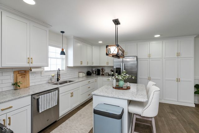 1716 Bell Ford Drive W, Seymour, IN 47274
