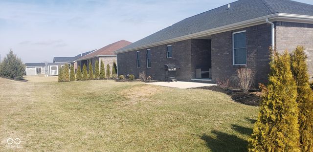 1716 Bell Ford Drive W, Seymour, IN 47274
