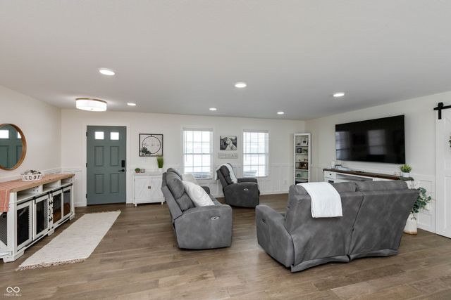 1716 Bell Ford Drive W, Seymour, IN 47274
