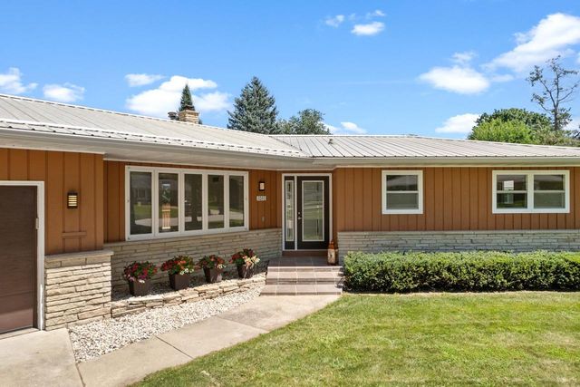 1016 Erie Drive, Janesville, WI 53545