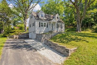 6 SUFFOLK DRIVE, Robinson Twp, PA 15108