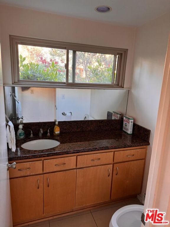 Image 10 of property listing at 265 S Barrington Avenue E7, Los Angeles, CA 90049