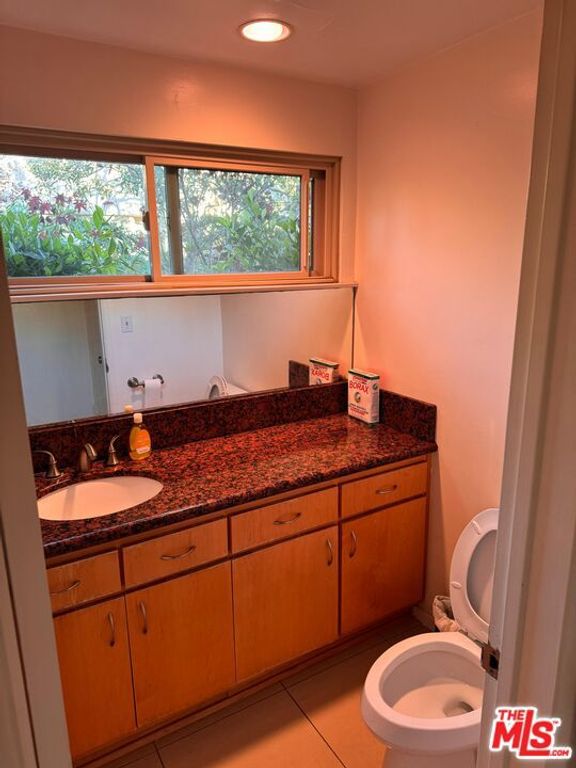 Image 11 of property listing at 265 S Barrington Avenue E7, Los Angeles, CA 90049
