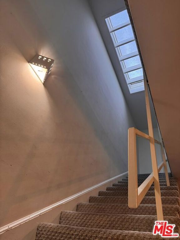 Image 14 of property listing at 265 S Barrington Avenue E7, Los Angeles, CA 90049