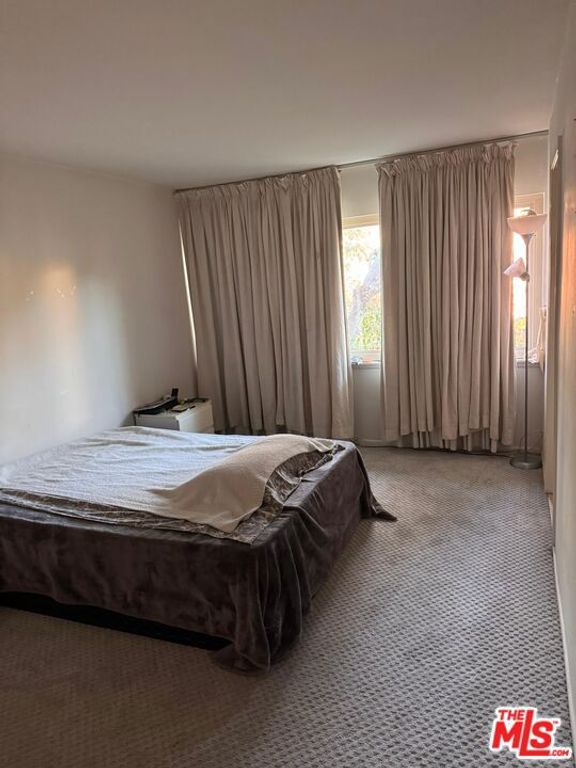 Image 19 of property listing at 265 S Barrington Avenue E7, Los Angeles, CA 90049