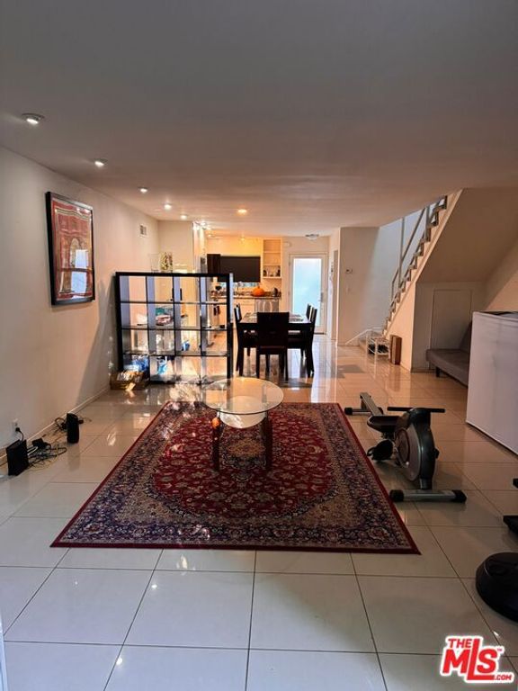 Image 2 of property listing at 265 S Barrington Avenue E7, Los Angeles, CA 90049