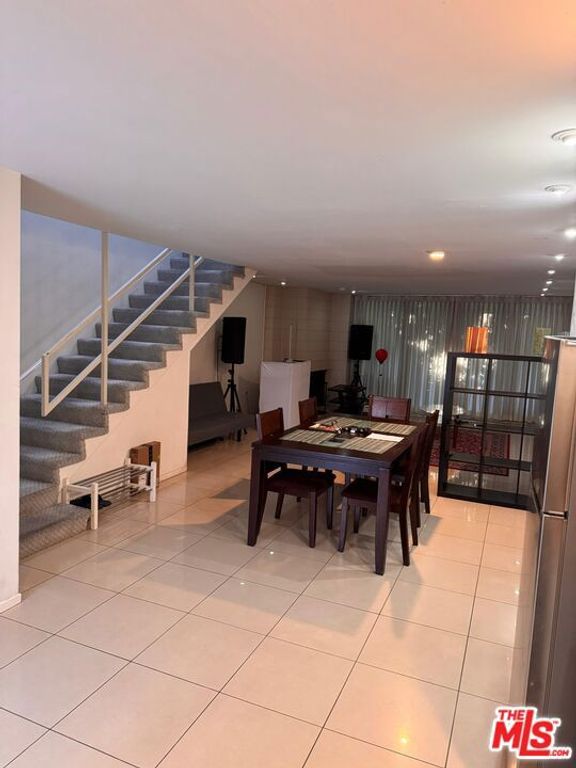 Image 3 of property listing at 265 S Barrington Avenue E7, Los Angeles, CA 90049