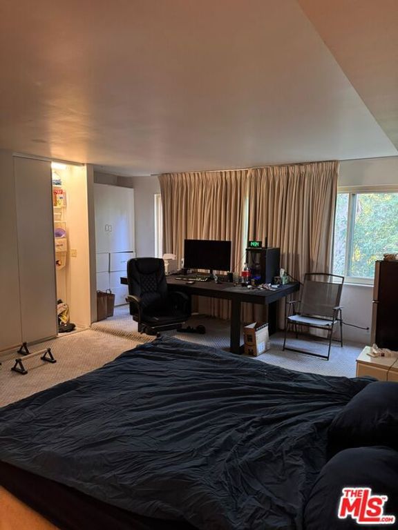 Image 31 of property listing at 265 S Barrington Avenue E7, Los Angeles, CA 90049