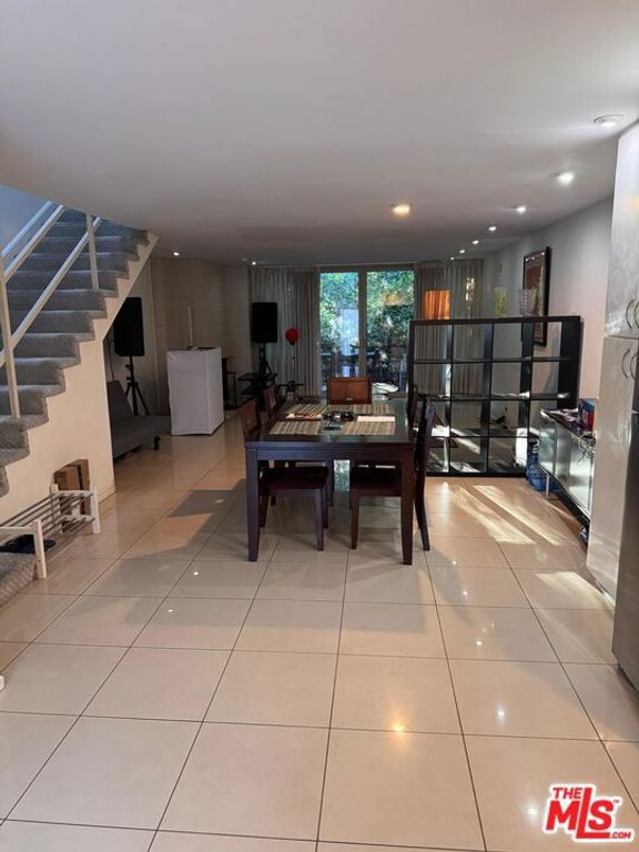 Image 8 of property listing at 265 S Barrington Avenue E7, Los Angeles, CA 90049