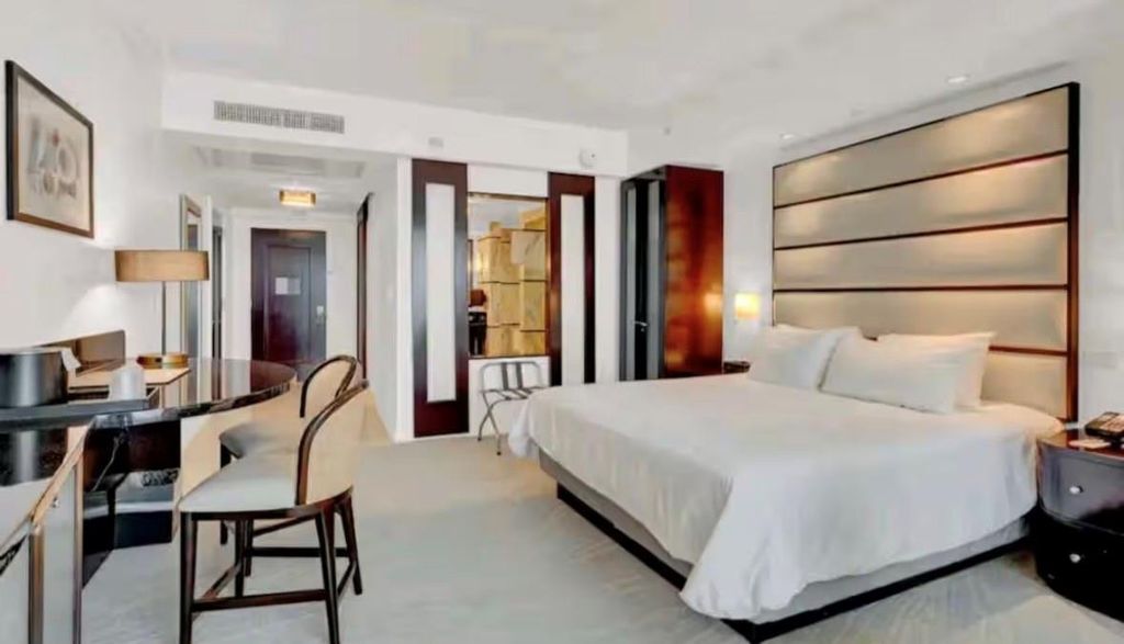 4391 Collins Avenue 1913, Miami Beach, FL 33140