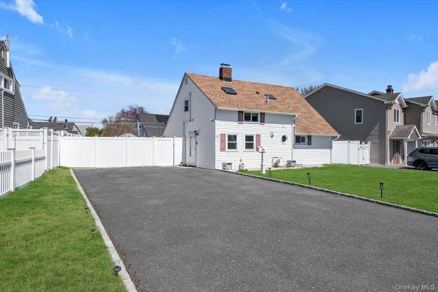 29 Cutter Lane, Levittown, NY 11756