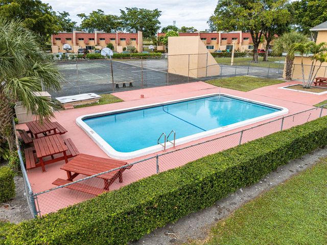 73 Ann Lee Ln, Tamarac, FL 33319