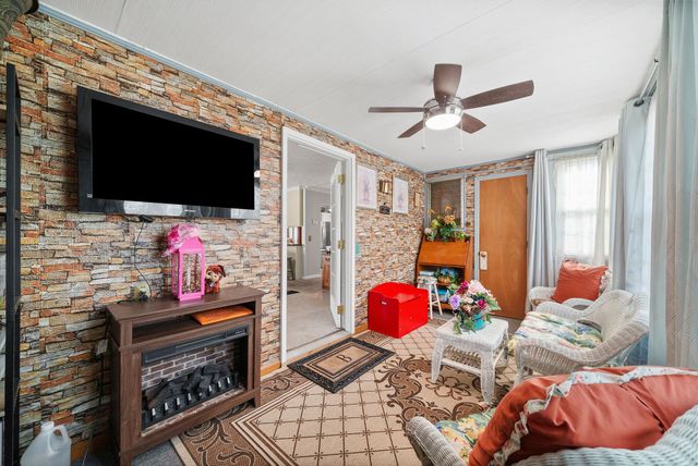 2528 Faulkner Dr, Hopkinsville, KY 42240