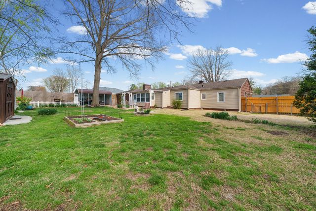 2528 Faulkner Dr, Hopkinsville, KY 42240