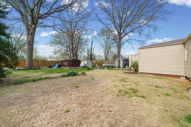 2528 Faulkner Dr, Hopkinsville, KY 42240