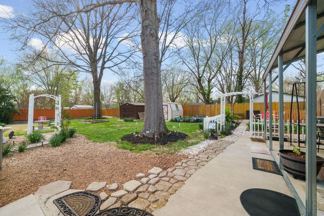 2528 Faulkner Dr, Hopkinsville, KY 42240