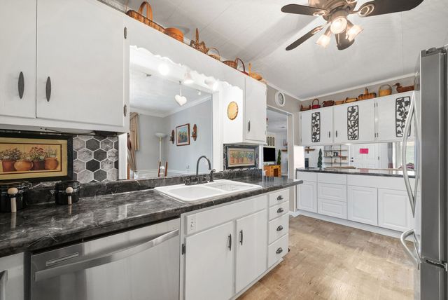 2528 Faulkner Dr, Hopkinsville, KY 42240