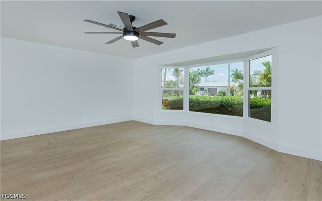 5609 De Soto CT, Cape Coral, FL 33904