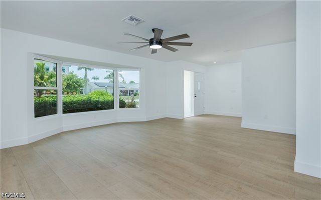 5609 De Soto CT, Cape Coral, FL 33904