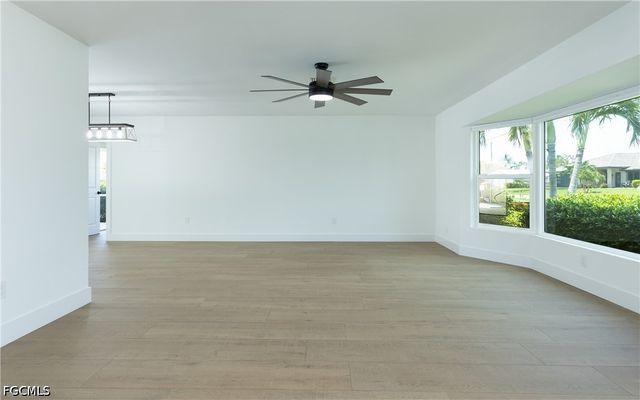 5609 De Soto CT, Cape Coral, FL 33904