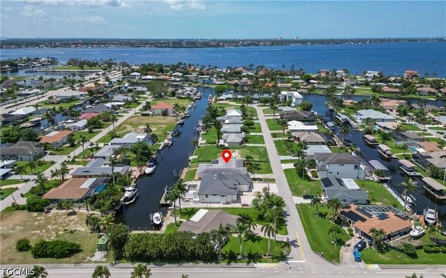 5609 De Soto CT, Cape Coral, FL 33904