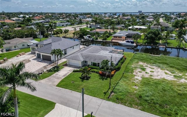 5609 De Soto CT, Cape Coral, FL 33904