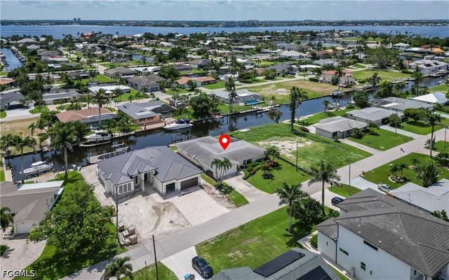 5609 De Soto CT, Cape Coral, FL 33904