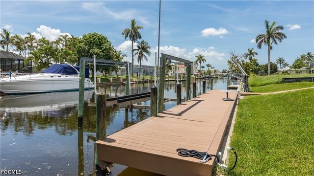 5609 De Soto CT, Cape Coral, FL 33904