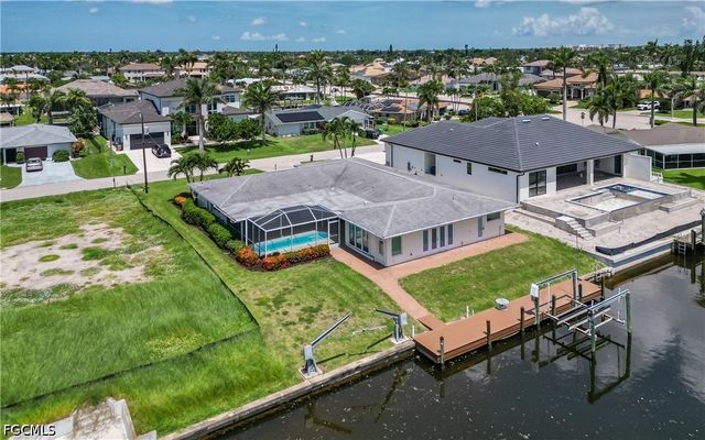 5609 De Soto CT, Cape Coral, FL 33904