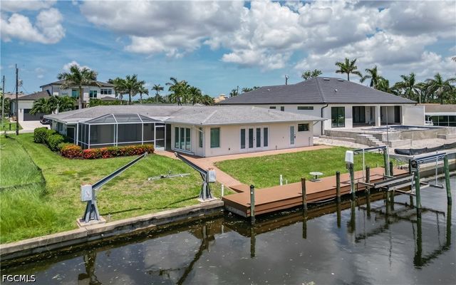 5609 De Soto CT, Cape Coral, FL 33904