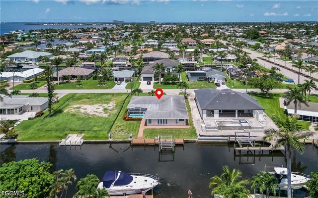5609 De Soto CT, Cape Coral, FL 33904