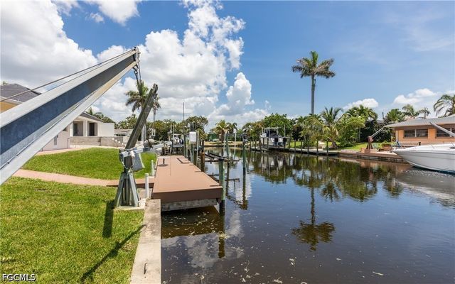 5609 De Soto CT, Cape Coral, FL 33904