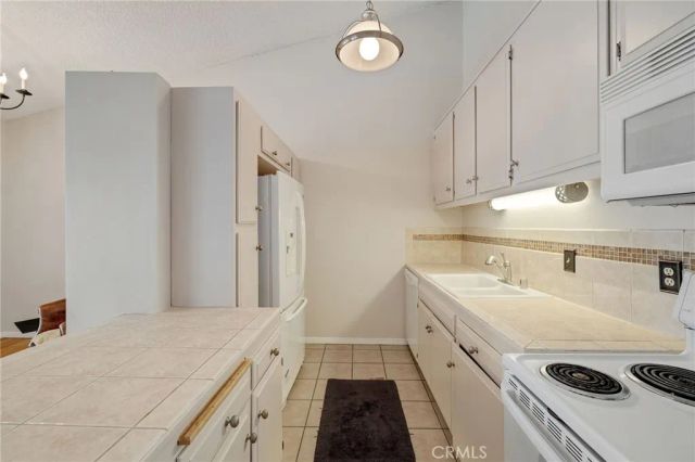 902 Camino Real 204, Redondo Beach, CA 90277