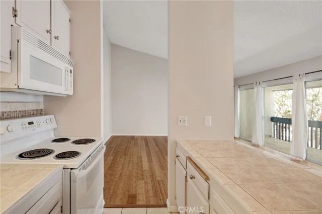 902 Camino Real 204, Redondo Beach, CA 90277