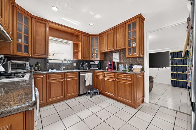 8831 Sandstone Street, Houston, TX 77036
