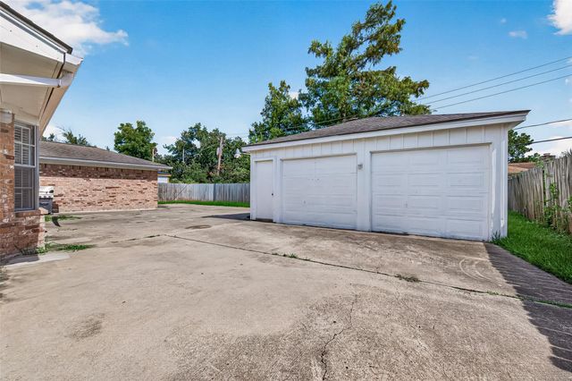 8831 Sandstone Street, Houston, TX 77036