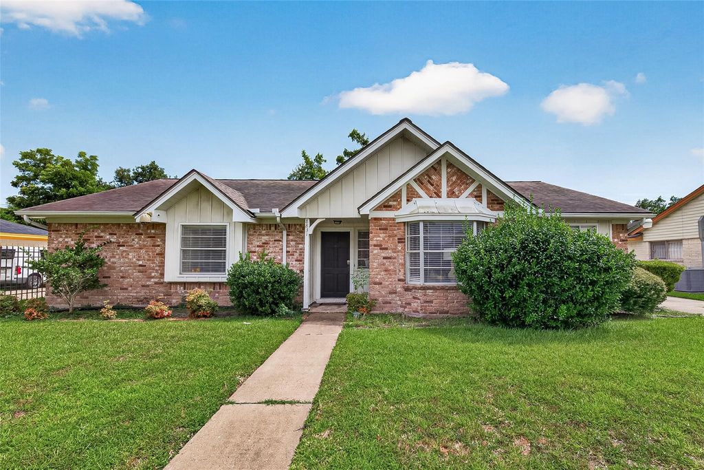 8831 Sandstone Street, Houston, TX 77036