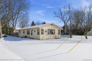 1955 Maddy Lane, Keego Harbor, MI 48320