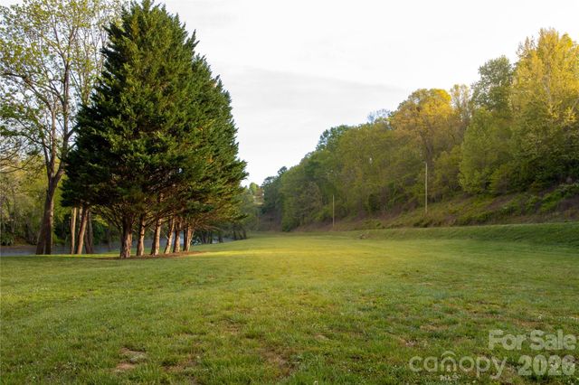 100 Kinloch Lane, Clyde, NC 28721