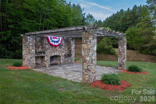 100 Kinloch Lane, Clyde, NC 28721