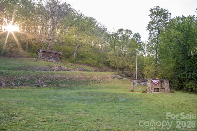 100 Kinloch Lane, Clyde, NC 28721