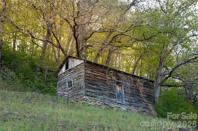 100 Kinloch Lane, Clyde, NC 28721