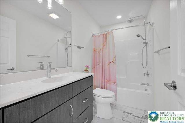 8595 Pathfinder Road, Upper Macungie Twp, PA 18031