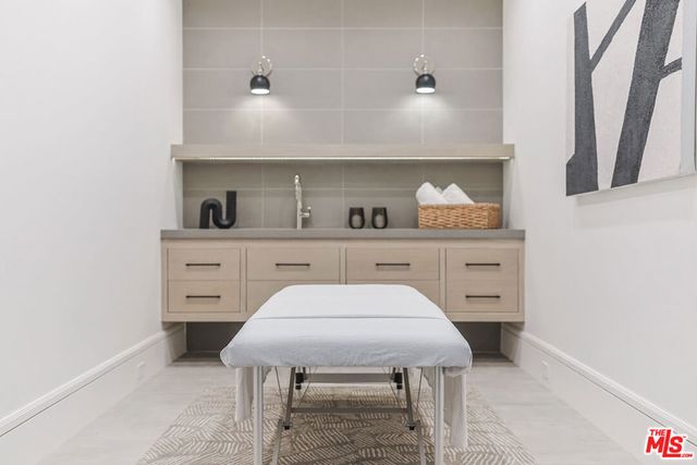 1072 Amalfi Drive, Pacific Palisades, CA 90272